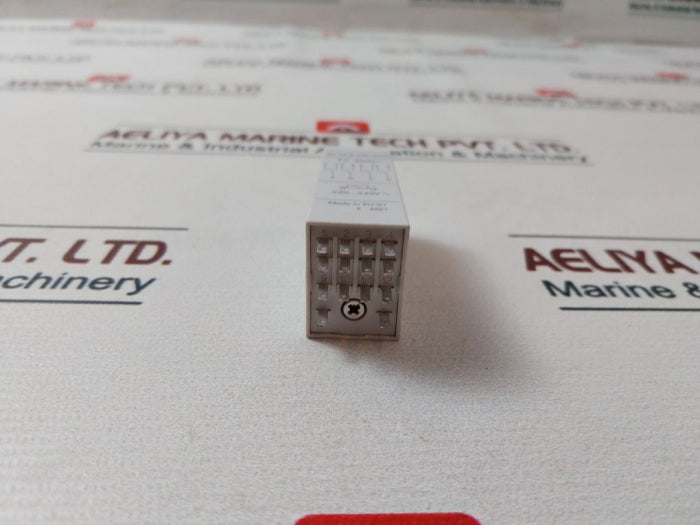 Finder 85.04.8.240.0000 Miniature Plug-in Timer 7A