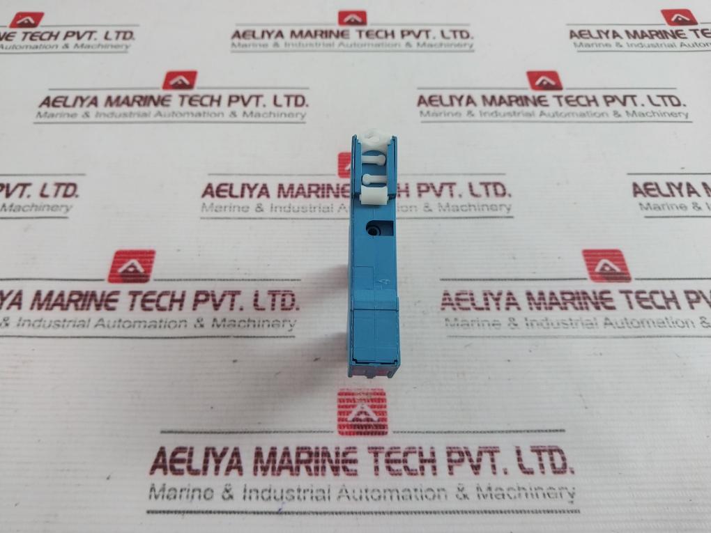 Finder 95.95.3 Relay Socket 12A 300Vac 