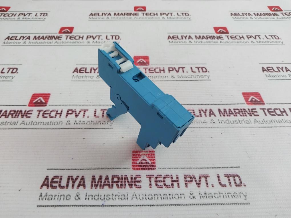 Finder 95.95.3 Relay Socket 12A 300Vac 