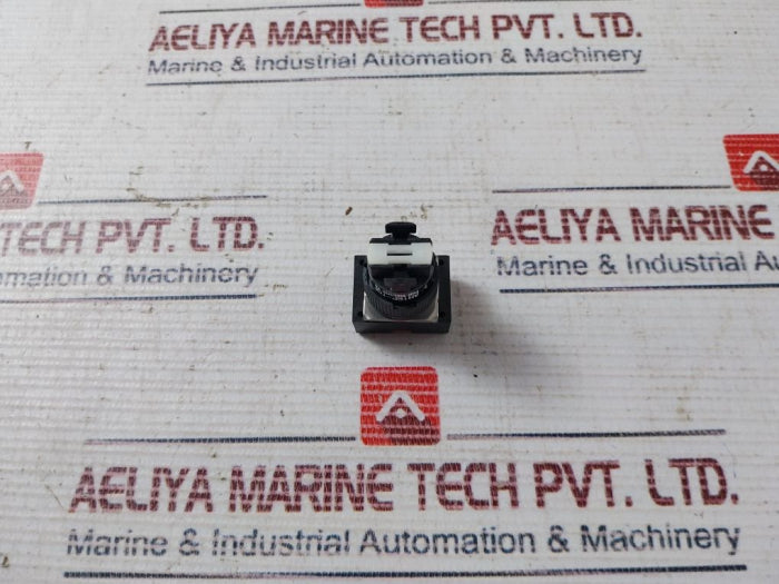 Lot of 2X Fuji Electric AH16P-TGF Pushbutton Switch 250V 5A 2518 R