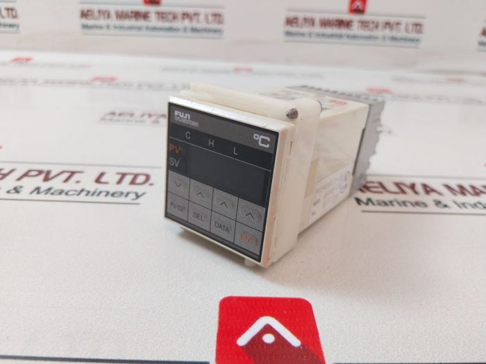 Fuji Electric Pyz4tby2-1e Temperature Controller 50/60hz