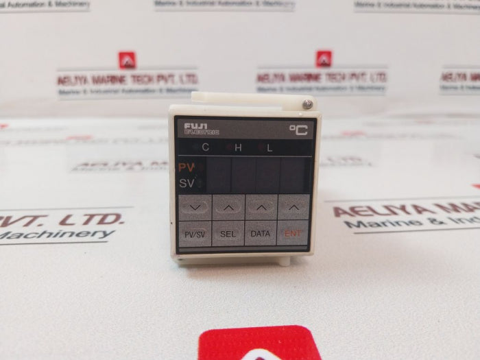 Fuji Electric Pyz4tby2-1e Temperature Controller 50/60hz