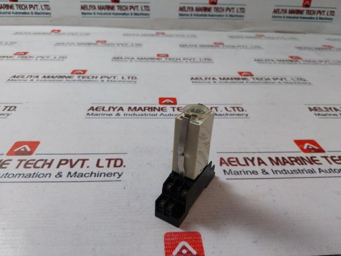 Fuji Electric St7P-2 Timer Relay With Base 0-10 Min/Sec Ac 100V
