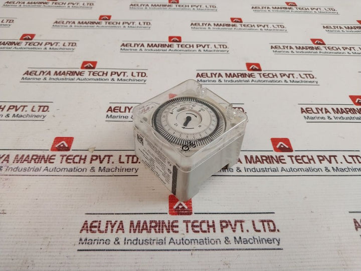 Gic J648B1 Qt Analog Time Switch 16A/250 Vac, 240Vac, 50/60 Hz
