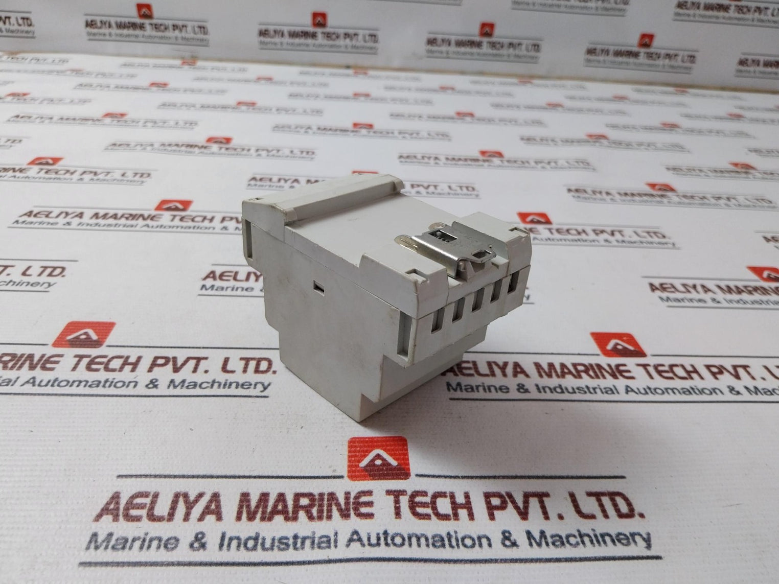 Hager Spn 408S 2/Ii/C Module 230/400 Vac