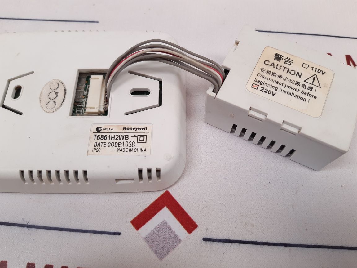 Honeywell T6861H2Wb Temperature Controller With Connector Used