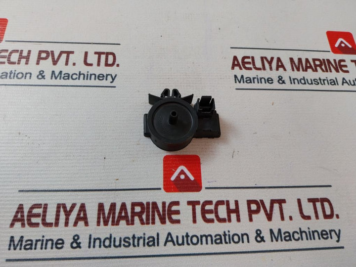 Huba Control 400.93100 Pressure Sensor 0.5-3.5 Vdc