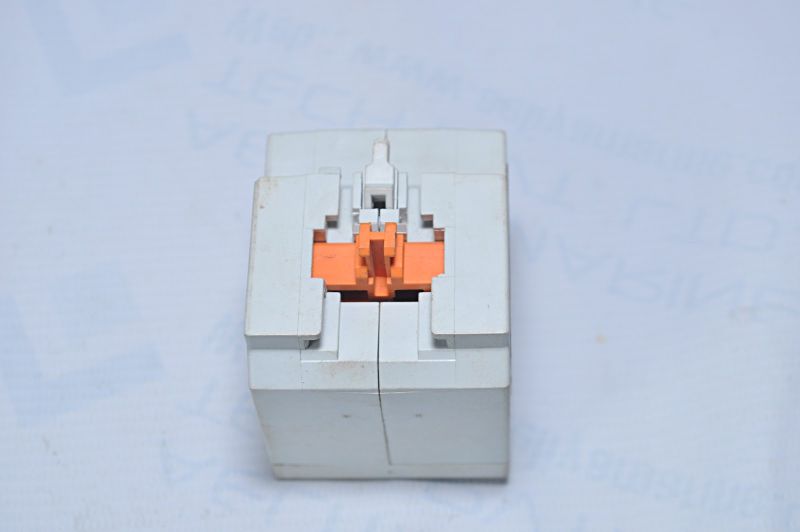 Hyundai Hlb 2 Latching Block 200-240 V Ac/Dc 50/60Hz