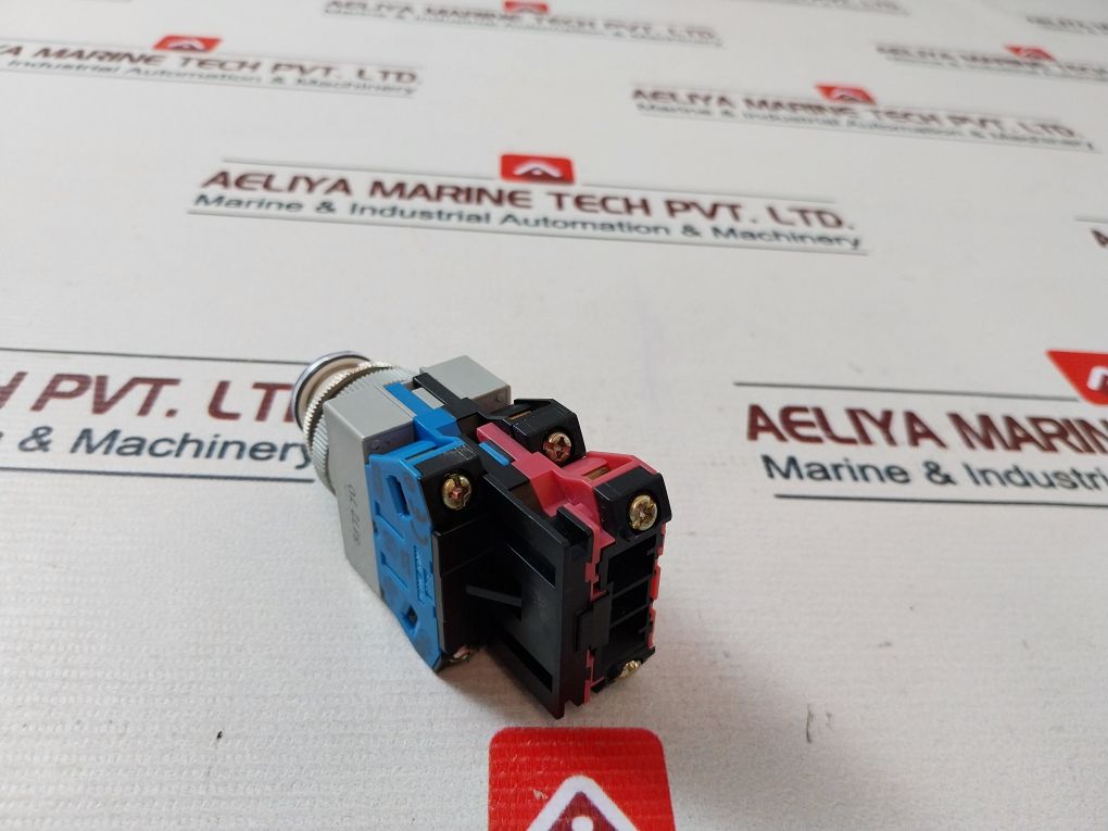 Idec Aolqw2B3311 Pushbutton Control Unit Lamp 5-30V 1W Max