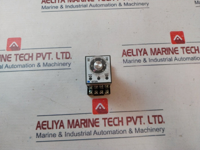 Idec Gt3A-3Ad24 Electronic Timer With Sr2P-06A Base