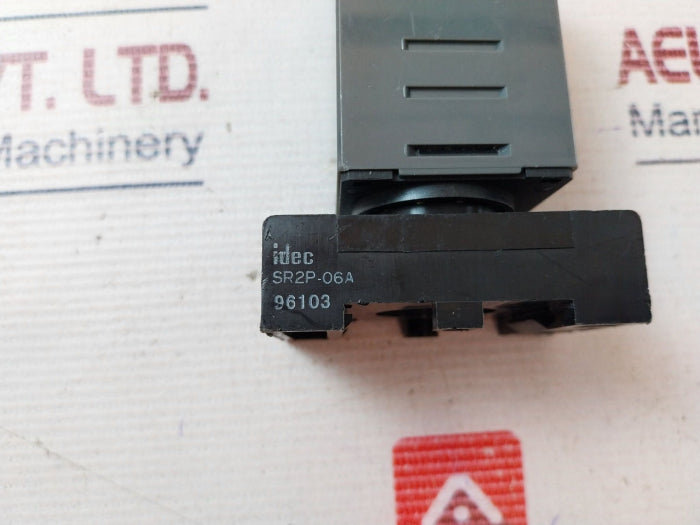 Idec Gt3A-3Ad24 Electronic Timer With Base 240Vac 50/60Hz