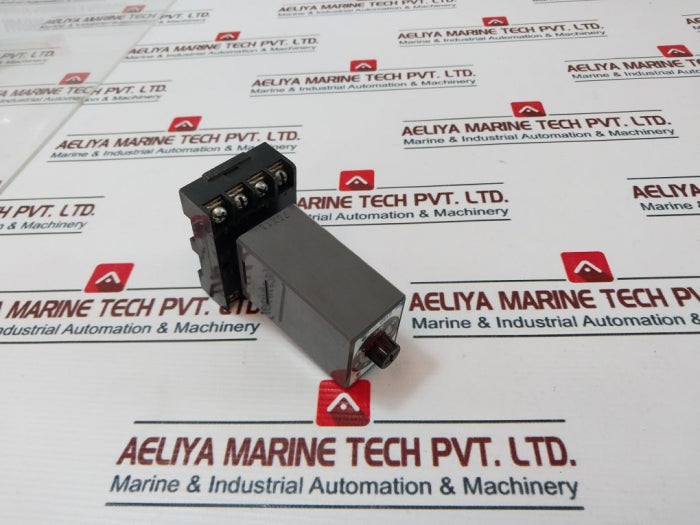 Idec Gt5P-n Electronic Timer With Sr2P-06A Socket 0-10 Sec 240Vac