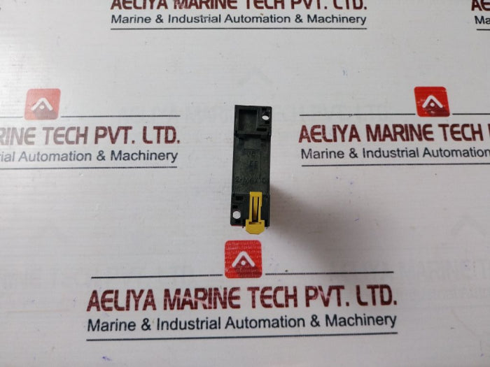 Idec Gt5Y-2Sn Electronic Timer Base