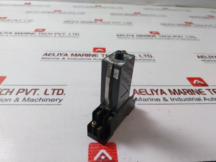 Idec Gt5Y-2Sn Electronic Timer Base