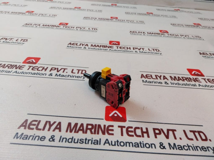 Idec Hw-cb02 Emergency Stop Button Switch Hw1S-2T20