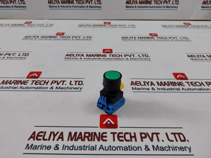 Idec Hw1B-m120-g Green Pushbutton Switch Hw-g10 600V