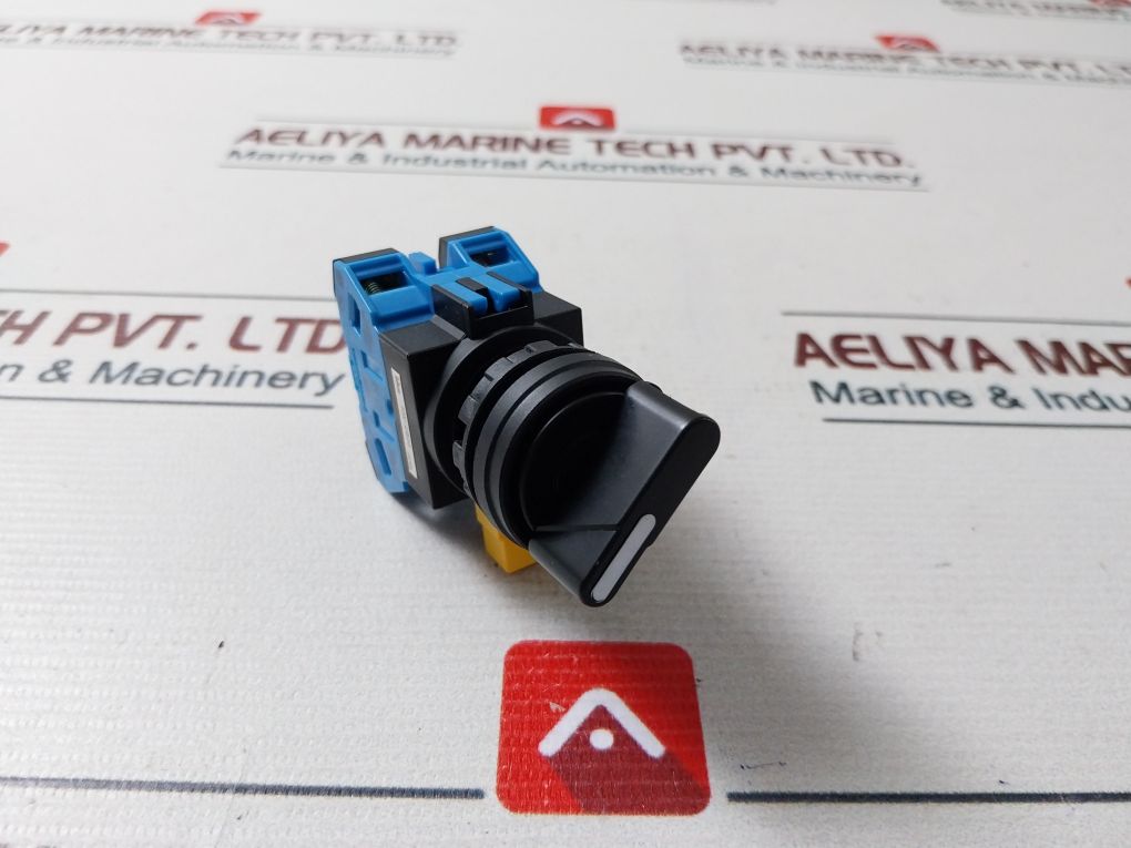 Idec Hw1S-2T20 Position Maintained Selector Switch 10A Hw-cb20