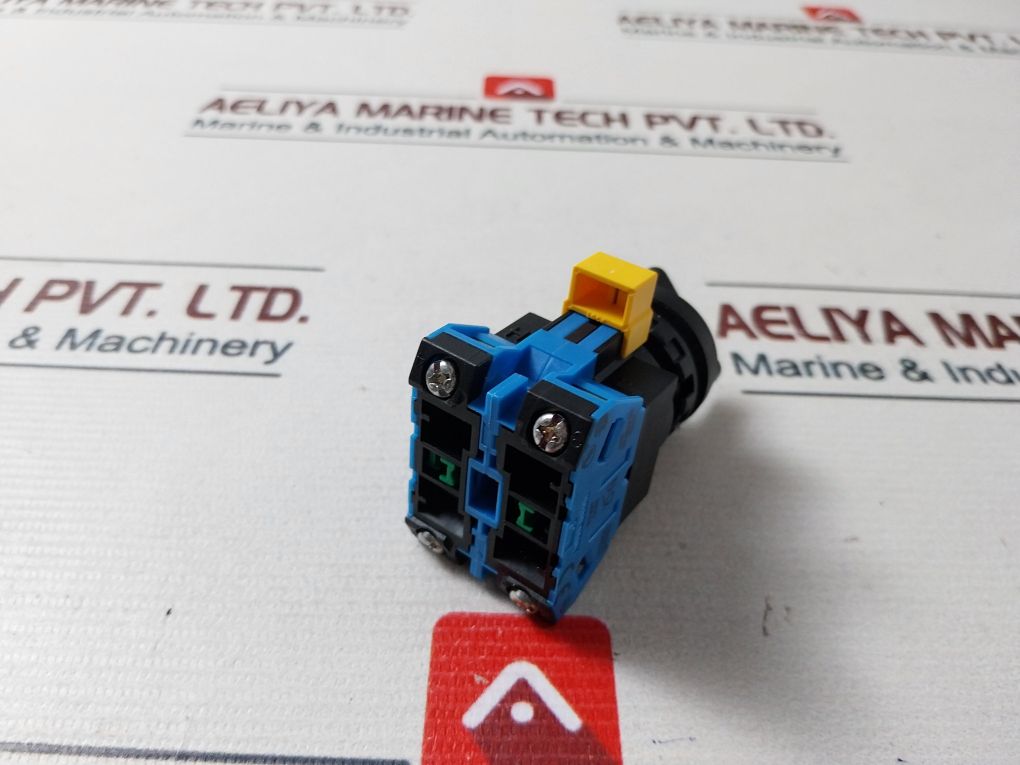 Idec Hw1S-2T20 Position Maintained Selector Switch 10A Hw-cb20