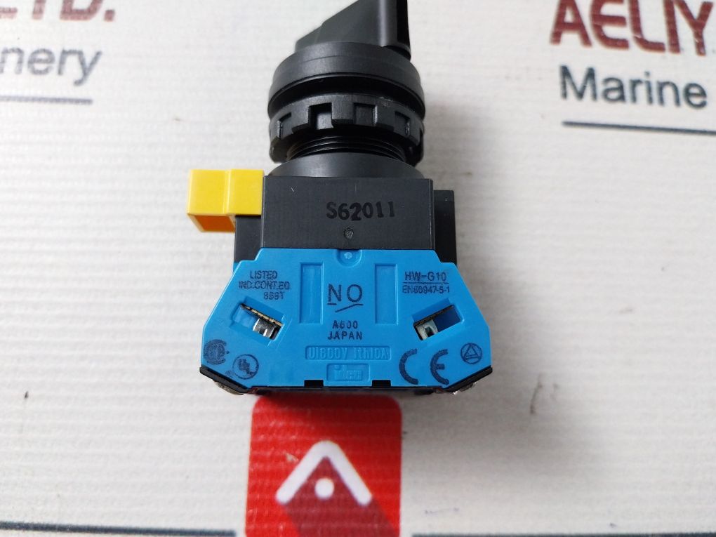 Idec Hw1S-2T20 Position Maintained Selector Switch 10A Hw-cb20