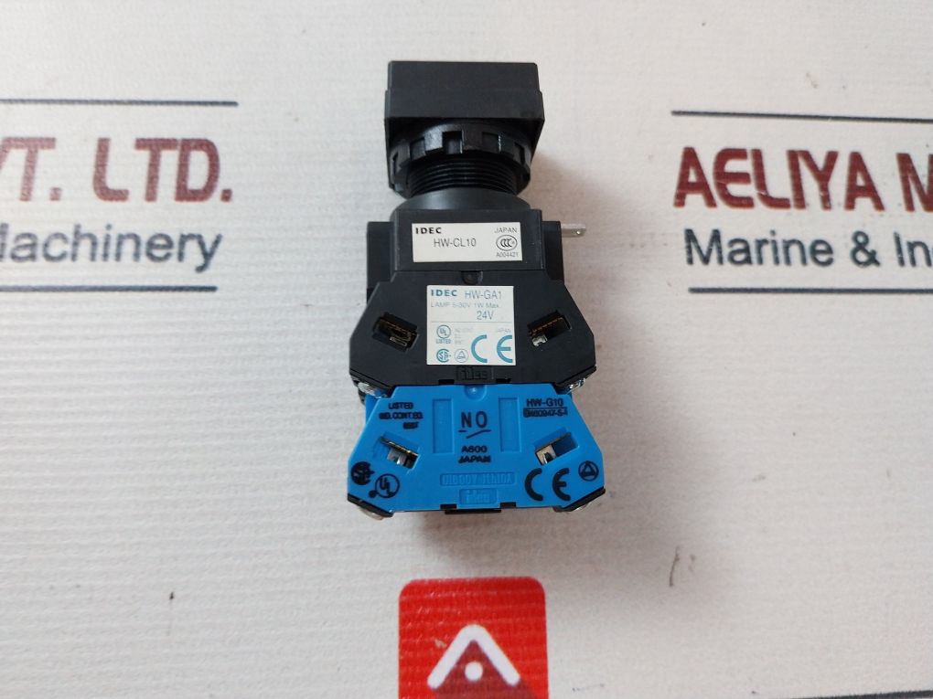 Idec Hw2L-m120Q4G Pushbutton Switch 24V