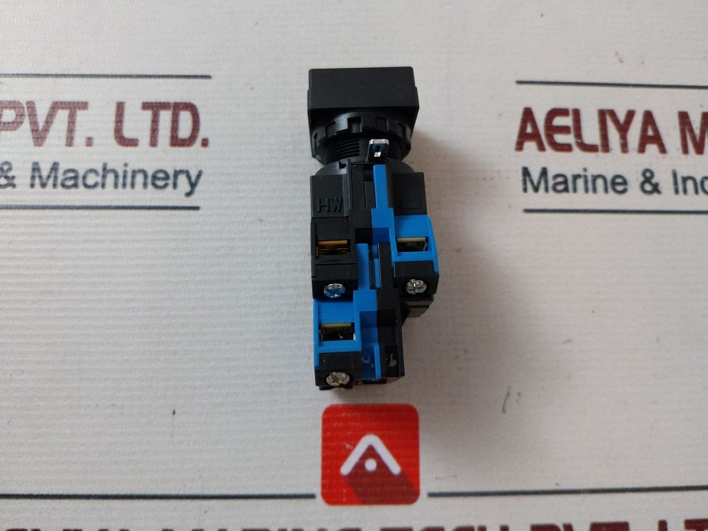 Idec Hw2L-m120Q4G Pushbutton Switch 24V