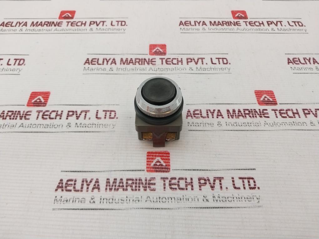 Idec Izumi Abn 41-10650 Black Pushbutton 125V 5A 300V 3A 