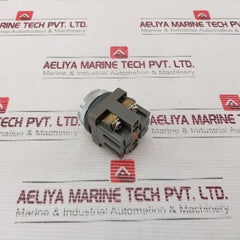Idec Izumi Abn 41-10650 Black Pushbutton 125V 5A 300V 3A 