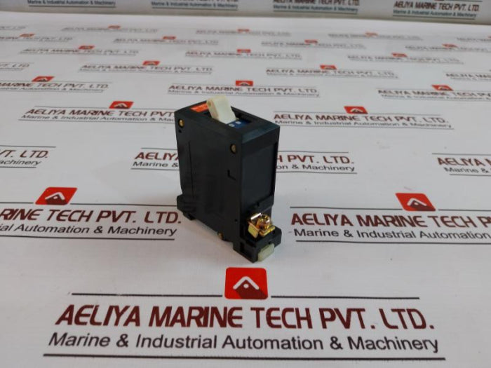 Idec Izumi Nrc110L Circuit Protector Frame 30A Max.V 250V 220V 3A