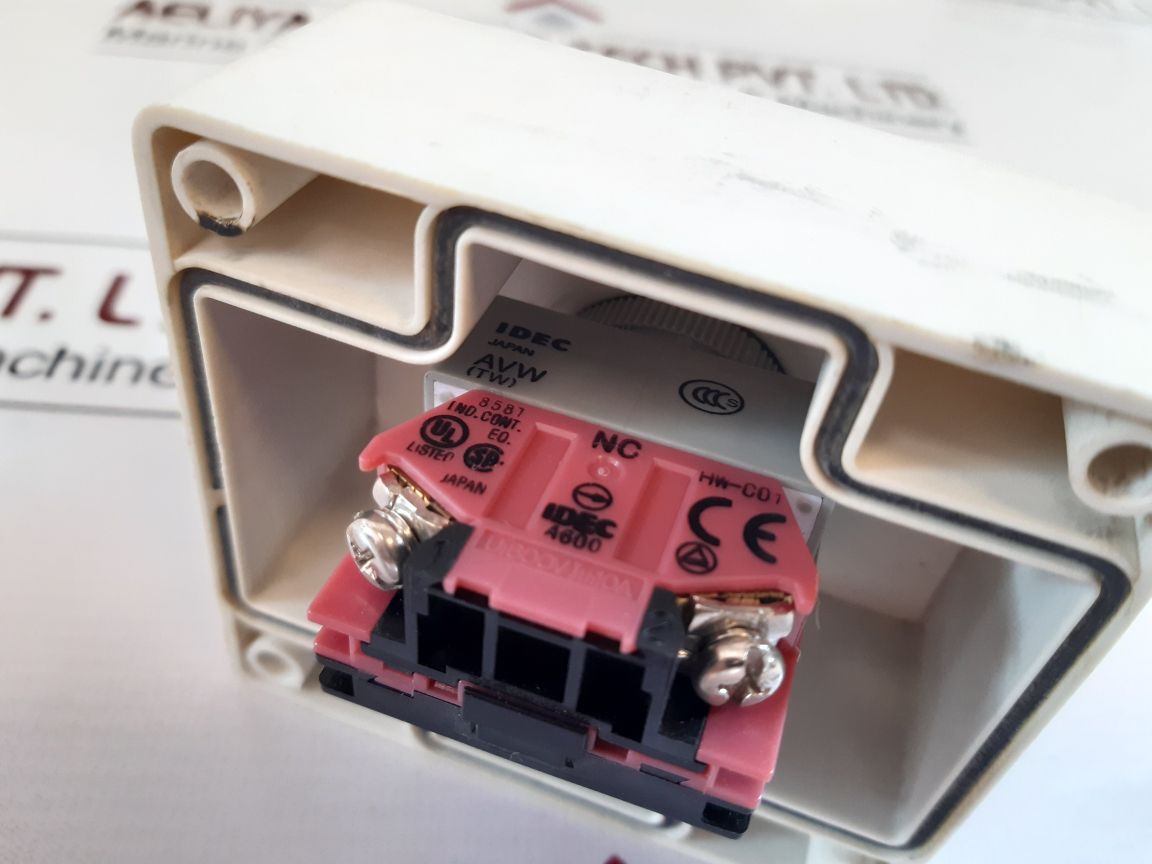 Idec Jl-bx1 Emergency Button 600V