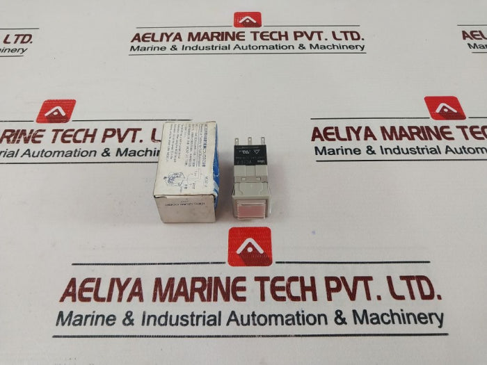 Idec Mc2D-p00N Illuminated Pushbutton Switch 28V 0.7W