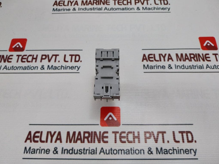 Idec Ry4S-ulc Relay With Socket Base 24V Dc