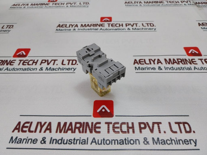 Idec Ry4S-ulc Relay With Socket Base 24V Dc