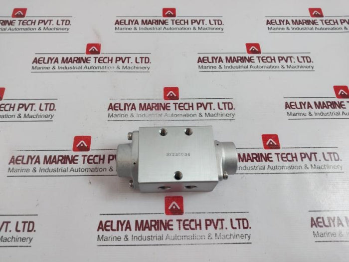 Kaneko Sangyo P15g-8 4 Way Air Operated Valve