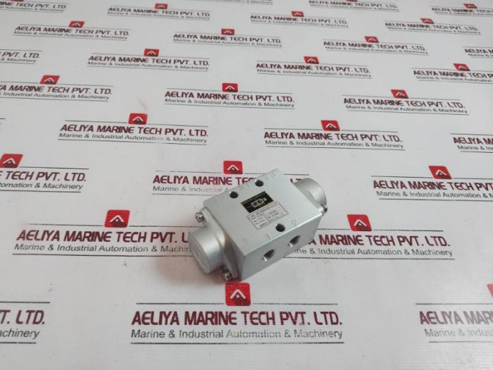 Kaneko Sangyo P15g-8 4 Way Air Operated Valve