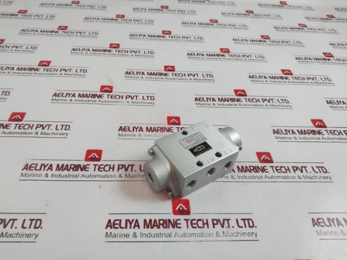 Kaneko Sangyo P15g-8 4 Way Air Operated Valve