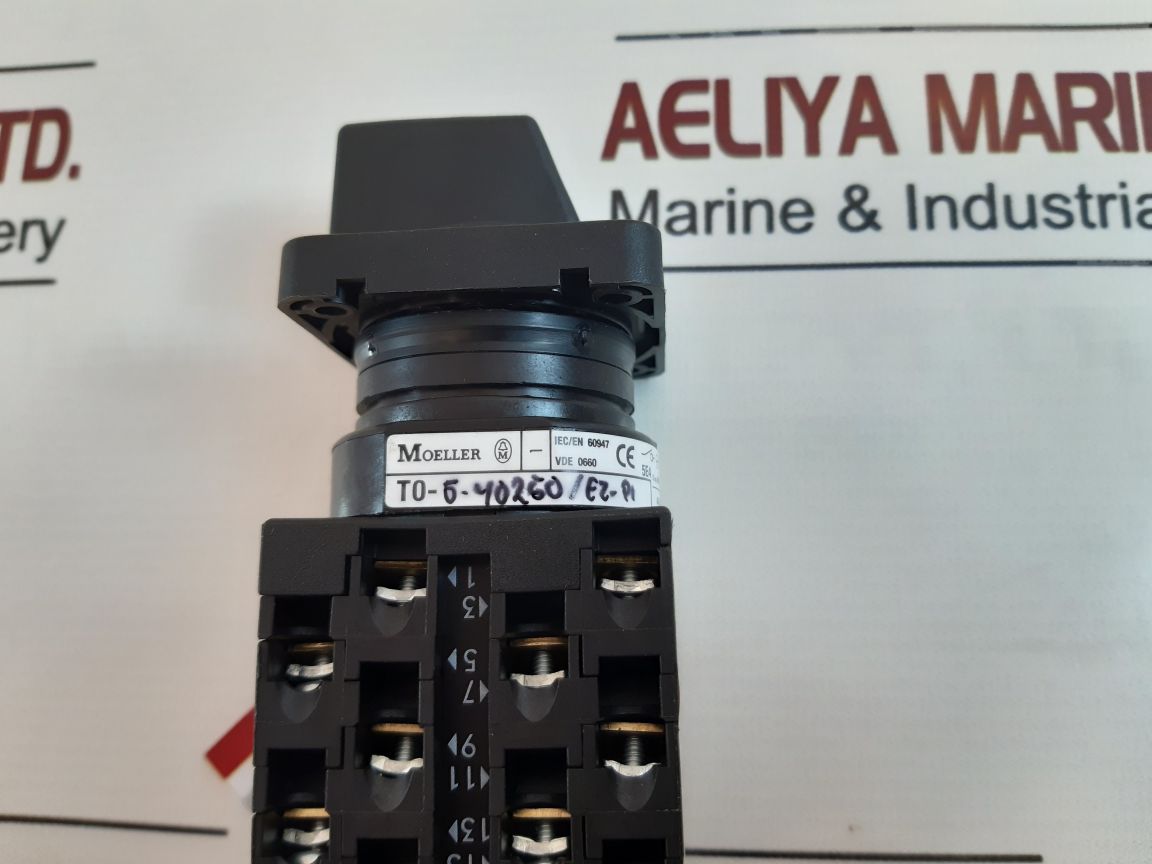 Klockner Moeller T0-5-40250/Ez-p1 Cam Switch 6000V 50-60Hz