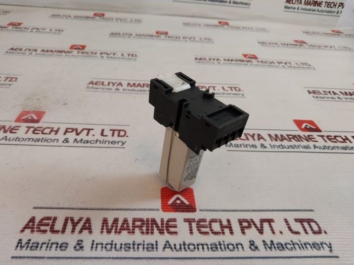 Koino KTM-3M Timing Relay With Base 0-5 Min 220VAC 1.5A