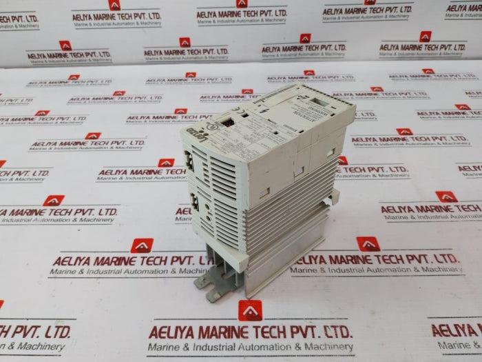 Lenze E82Ev251_2B Ac Inverter Drive, Input. 1/Pe.Ac 240V, Output. 3/Pe.Ac 0-uin