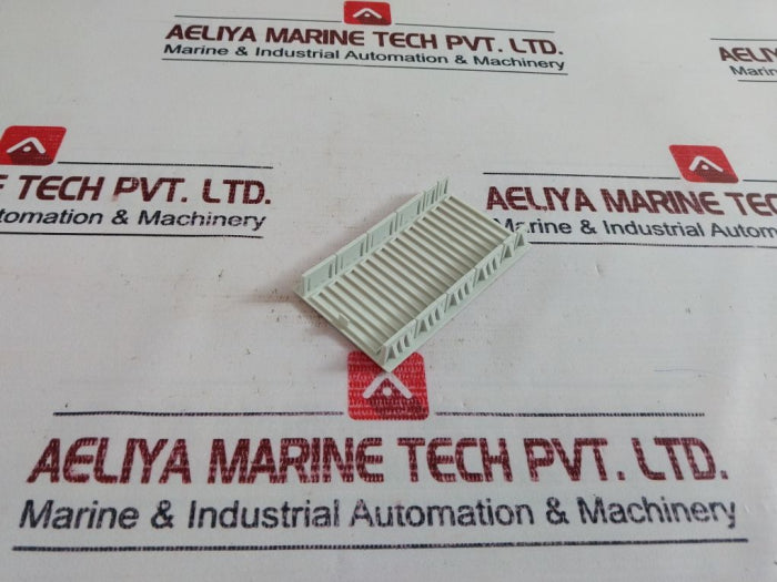 Lot of 2X Merlin Gerin 68991 5 Pole Blanking Plate