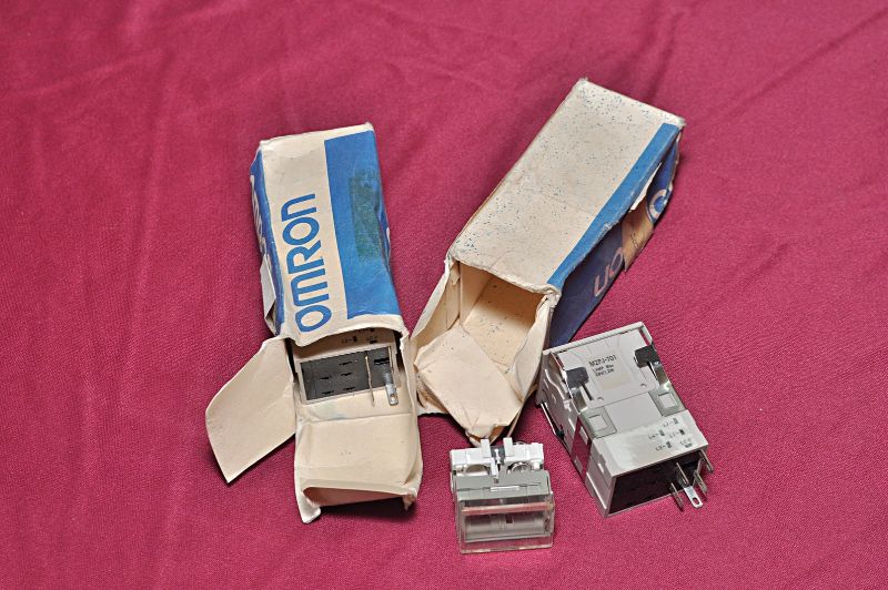 Lot of 2X OMRON M2pj-701 Lighted Push Button Switch Lamp Max 28V/.1.2W