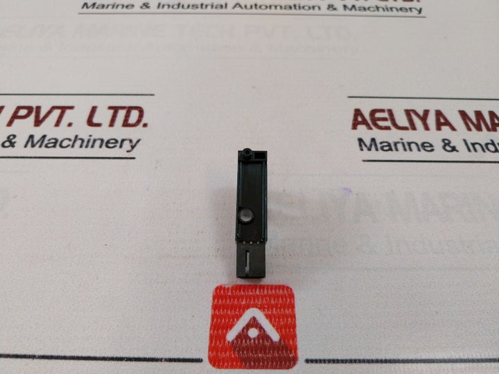 Lot Of 2X Omron Sx4009-P10 Photo Optic Sensor
