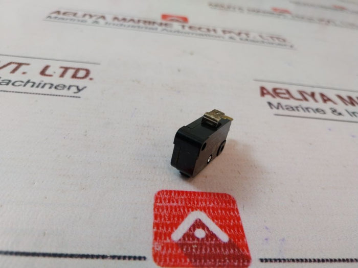 Lot Of 2X Omron V-10G-1C24-k Switch 10A 250V Ac