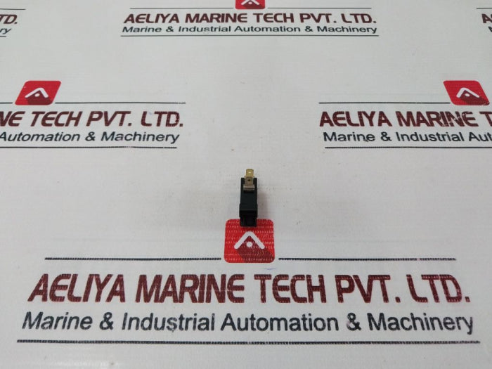 Lot Of 4X Omron V-15G-1C26-k Limit Switch 15A