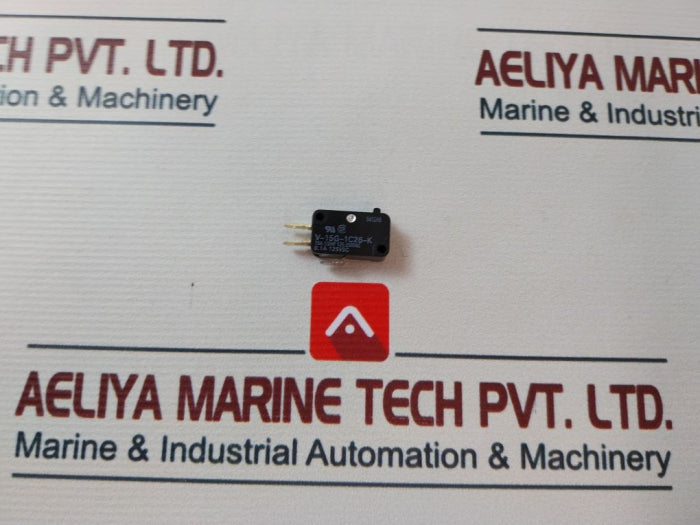 Lot Of 4X Omron V-15G-1C26-k Limit Switch 15A 1/2Hp 250Vac