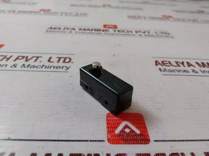Lot of 4X Unimax 2hbd1 Button Actuator Momentary Switch 0.50A, 125VDC