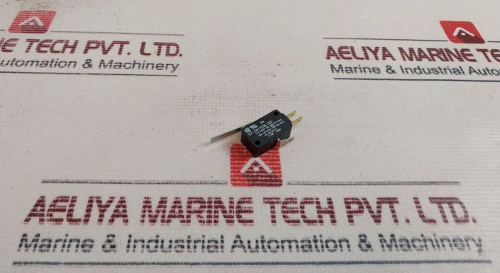 Lot of 5X V7-1B17D8-122 Miniature Basic Micro Switch 4a 125 vac