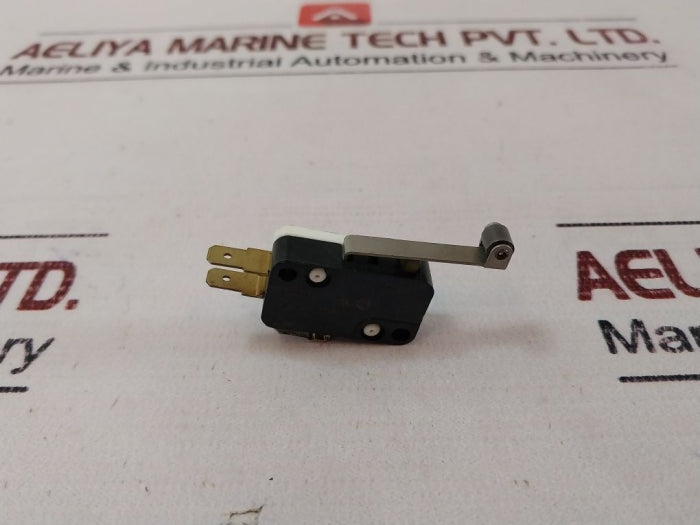 Lot of 7X Cherry E2150k0 Roller Miniature Pressure Switch 0.1A 125Vac