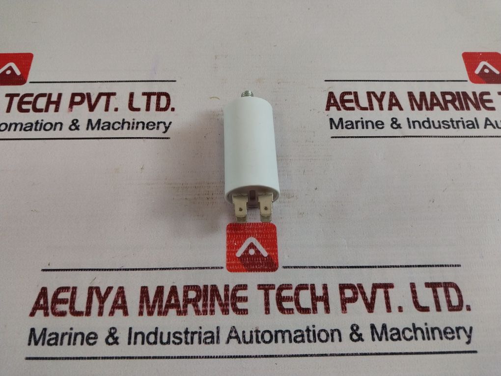Lot of 7X VYHR Motor Capacitor B E12 250VAC 7 Mf tolerance 5% YHR 450 WVAC