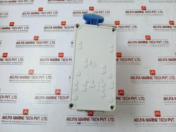 Mennekes 5104A Wall Mounted Socket With Interlock 12 554F 12 550S 32A 3/4P