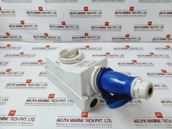 Mennekes 5104A Wall Mounted Socket With Interlock 12 554F 12 550S 32A 3/4P